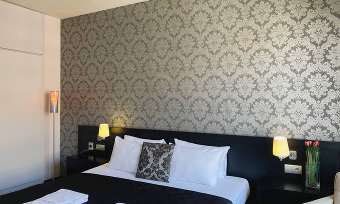 Les Corts Apartment | Stay U-nique Apartments Beltrán i Rózpide