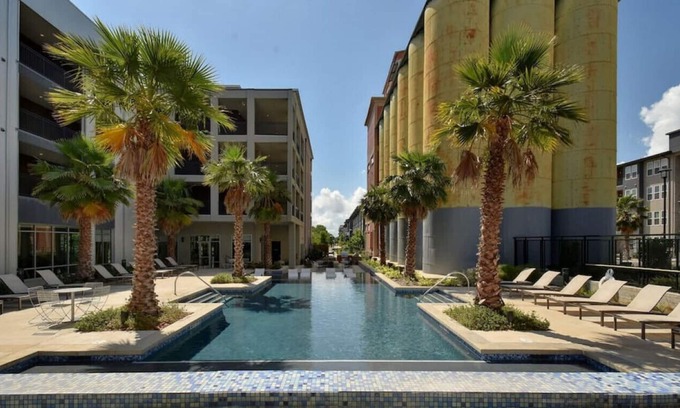 King William Apartment | Staycation | Children's Hospital | Near Riverwalk