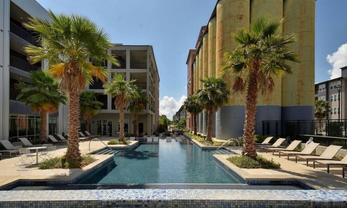 King William Apartment | Staycation|Close to Downtown|Pearl|Coffee+Tea