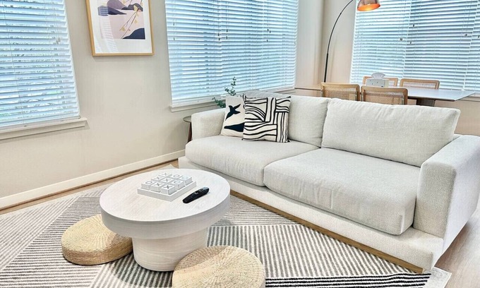 Texas Medical Center Apartment | StayCozy MidCentury 2KingBed by MDA TMC Free P