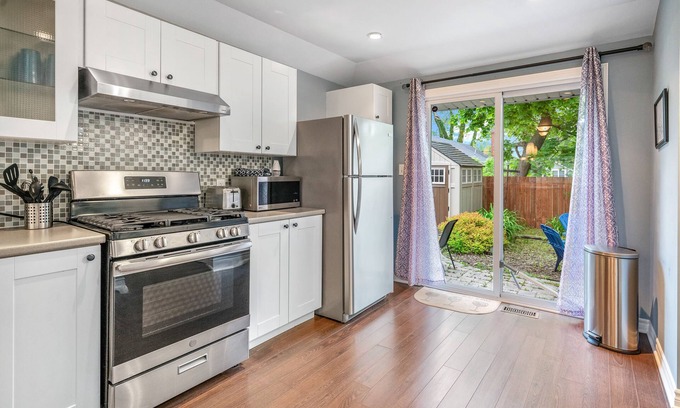 Crystal Beach Cottage | Staying at an awesome cottage. You betcha!