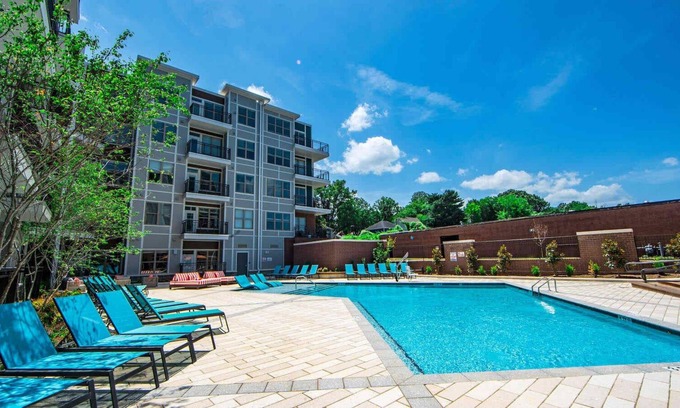 Villa Heights Condo | StaysByWalker 2BR - King Beds! Gym/Parking