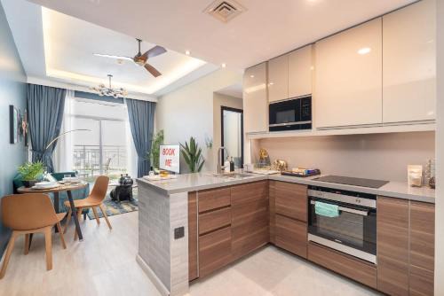 Dubai Apartment | StayShort - Calm 1-Bedroom With Relaxing Balcony Atmosphere in Liwan