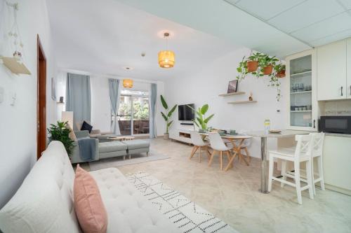 Motor City Apartment | StayShort - Cozy 1-Bedroom Apartment for 5 in Motor City!