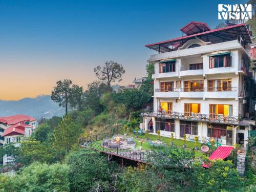 Kasauli Villa | StayVista at Dream Haus with Lawn, Jacuzzi, WiFi