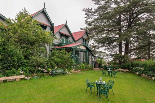 Shimla Villa | StayVista at Sidhowal Lodge 1BR w Comp Breakfast