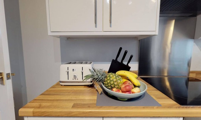 Peterborough House | StayZo 2BR House Accommodation in Peterborough