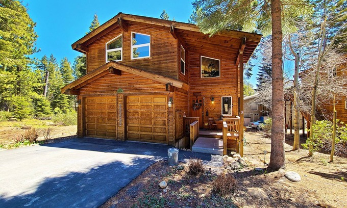 Tahoe Sierra Estates House | Steeple Retreat - 3 bedroom, 2.5 bath - close to Tahoe City