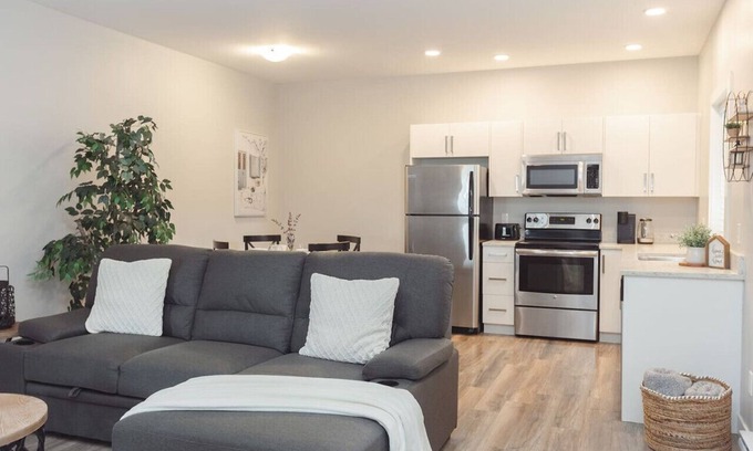 Colwood Apartment | Steps away from the lagoon suite