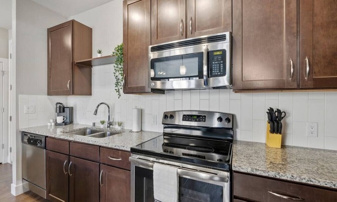 Lone Tree Apartment | Steps From Sky Ridge Medical!