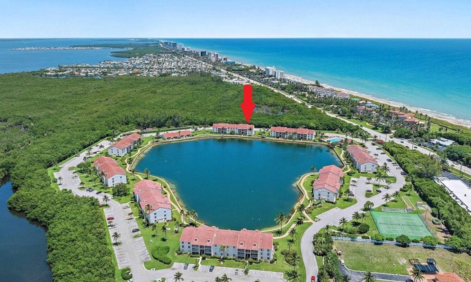 Jensen Beach Condo | Steps from the beach! Spacious 2-bedroom condo in wonderful Jensen Beach