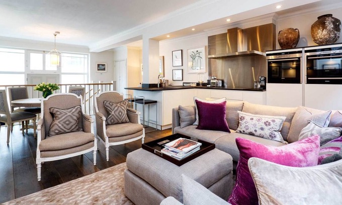 Pimlico House | Steps from the Palace, by Veeve