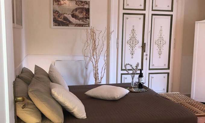 Rome City Centre Apartment | Steps from the Pantheon, the Trevi Fountain, Spanish Steps. Discounted stays!
