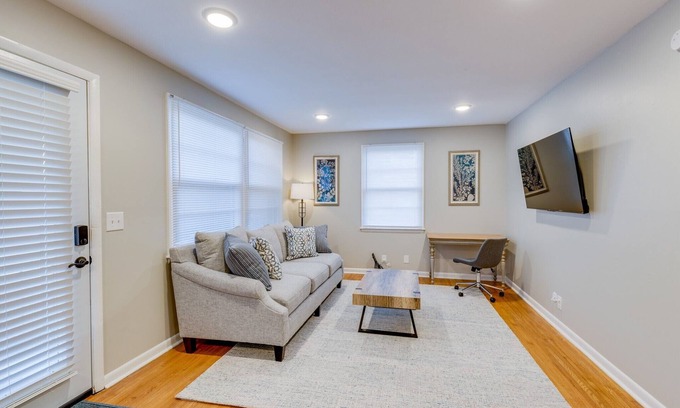 Nashville Apartment | Steps to 12 South