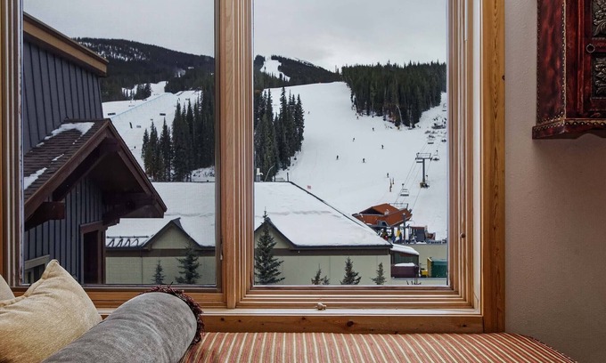 Copper Mountain Village Condo | Steps to American Flyer lift & Stellar Mtn Views! Hot Tub, Free Wifi, Heated Pkg