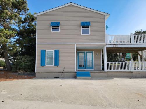 Atlantic Beach Apartment | Steps to Beach 2BR 2BA duplex