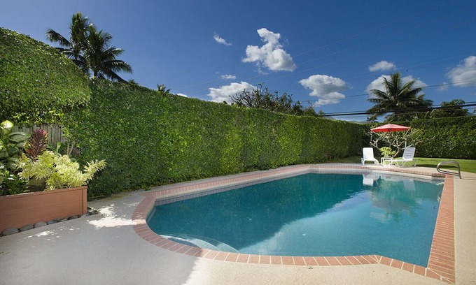 Kailua House | Steps to Beach- Heated Pool- Air Conditioned- 7 Night Min Stay-CONTACT HOST
