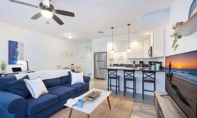Hampton Condo | Steps to Beach | King Bed | Hampton Beach Hideaway