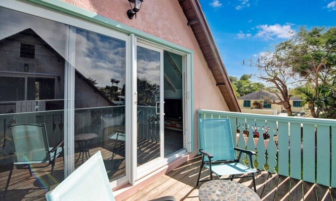 Nassau House | Steps to BEACH & Near BAHA MAR - Cozy 3bd Villa #1&2