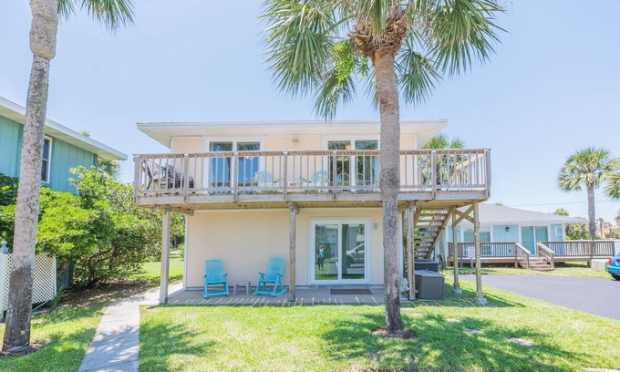Surfcrest Village House | Steps to beach & restuarants and Pet Friendly!