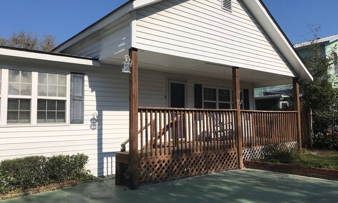 Tybee Island Cottage | Steps to Beach, Restaurants, Pet Friendly Rates
