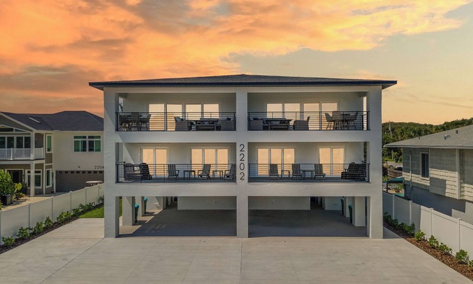 New Smyrna Beach House | 🌊Steps to Beach | Perfect for Large Groups | Flip Flop Living South🌊