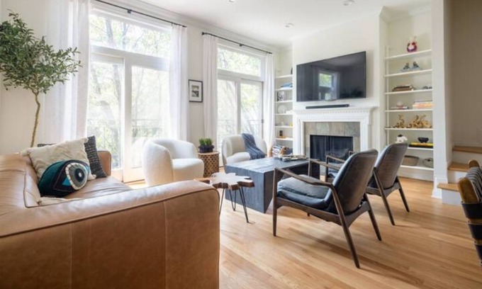 River West House | Steps to Fulton Market Downtown 4 bedroom Entire Home Sleeps 11 with City Views