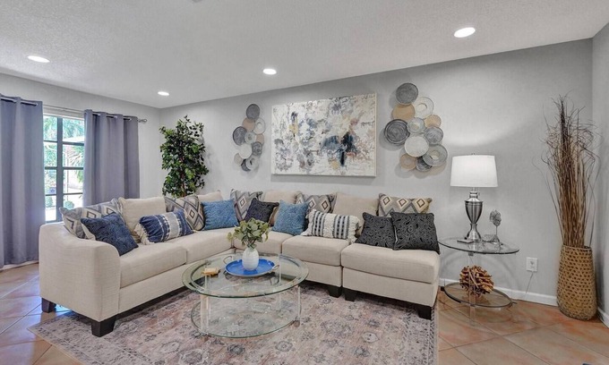Hollywood Apartment | Steps to Hardrock! Managed by BNR Vacation Rentals