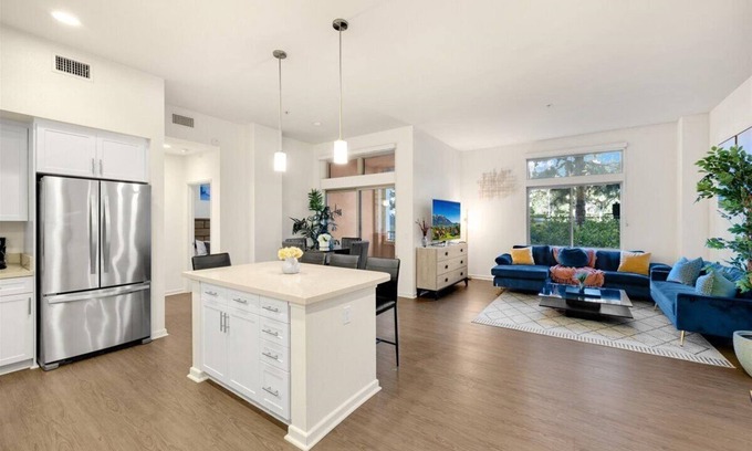 Irvine Apartment | Steps to Irvine Spectrum, 2Bd/2Ba that can sleep up to 7! Pool/Gym/Hot Tub