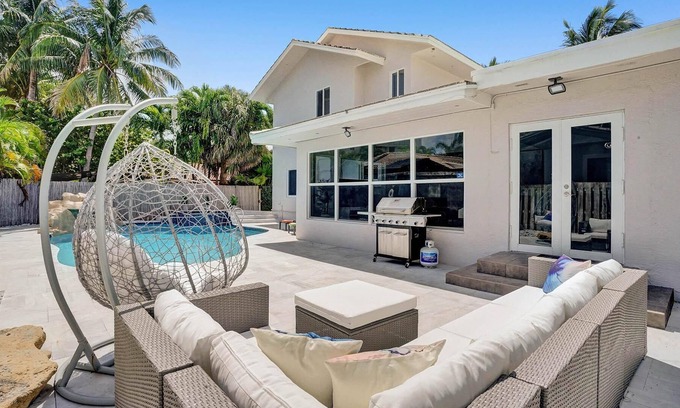 Lighthouse Point Villa | Steps to Private Beach 5 BR Pool and Jacuzzi Dog Friendly