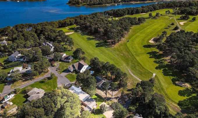South Yarmouth Cottage | Steps to private Beach, Golf Course, AC, tandem Kayak for Guests