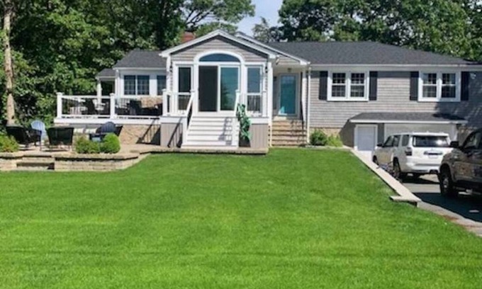 Buzzards Bay House | Steps to the Beach ! Charming 3-4-bedroom updated home in desirable Gray Gables!