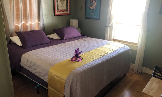 Breaux Bridge House | Steve & Katie Riley Guest House, Breaux Bridge, 2 Bd, 1.5 Ba. Welcome! Sleeps 6
