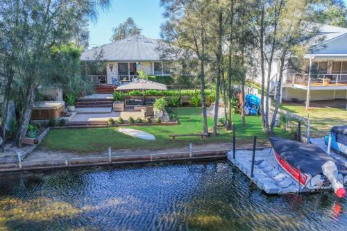 Lake Conjola House | Still Water on Aney