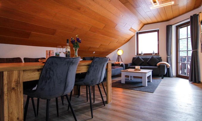 Neef Apartment | Stilvolle Wellness-Ferienwohnung in Neef Whirlpool, Sauna, Grill, Fitness, Billard & Moselblick