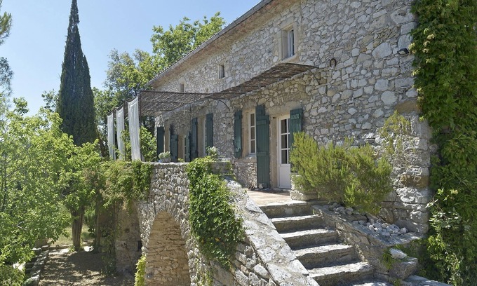 Saint-Andre-de-Roquepertuis House | Stone farmhouse with pool