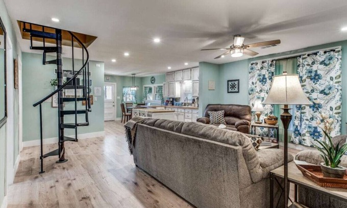 Fort Worth House | Stockyards! Less than 3 mins-Sleeps 8 -Gable House, TCU close by