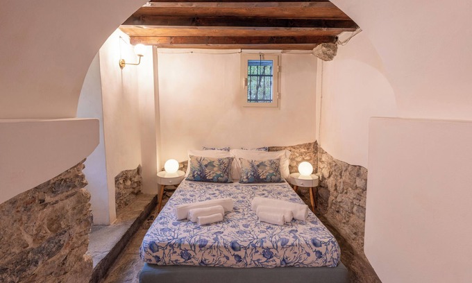 La Spezia Apartment | Stone house at the foot of the Cinque terre park.