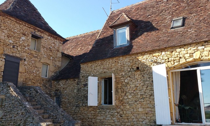 Coux-et-Bigaroque-Mouzens House | STONE HOUSE WITH OPEN VIEW AND SWIMMING POOL