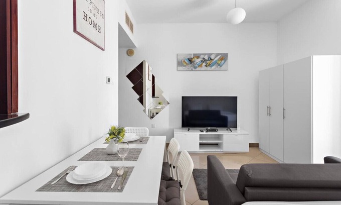 Jumeirah Lake Towers Apartment | StoneTree - Icon 2 Studio - Peaceful Community