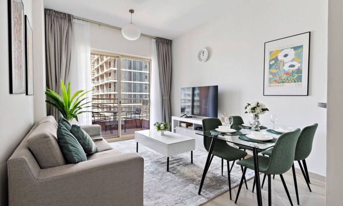 Jumeirah Lake Towers Apartment | StoneTree - Icon 2 1BR - Family-friendly Community