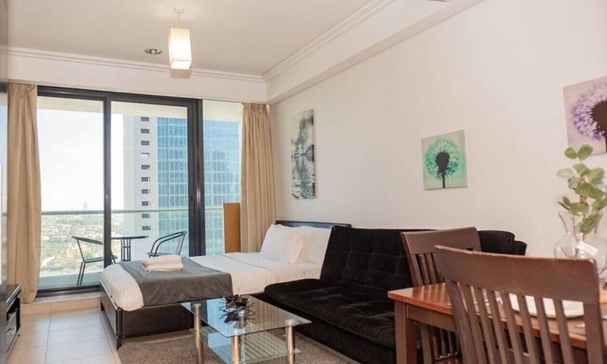 Jumeirah Lake Towers Apartment | StoneTree - GoldCrest View 2 Studio - Family-friendly Community