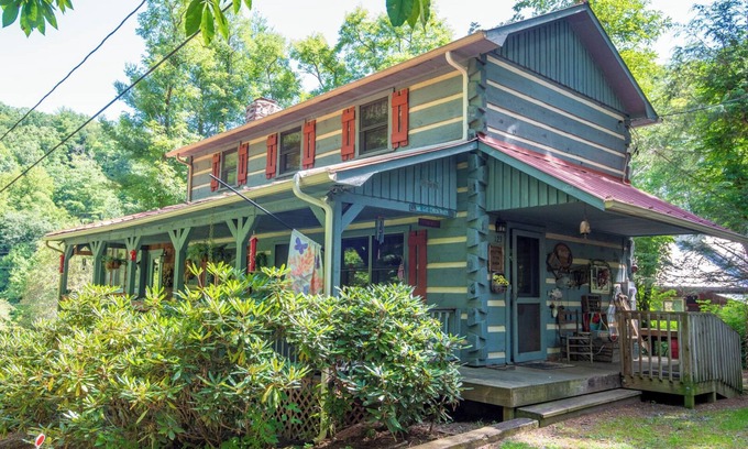 Fleetwood Cabin | Stonewood - Rustic Log Cabin - Between Boone & West Jefferson - New River Access
