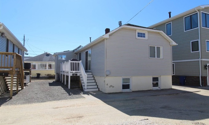 Point Pleasant Beach House | STONEY9 | Beachside w/onsite parking! New updates, 4 badges to beach! by Shore Points Vacations