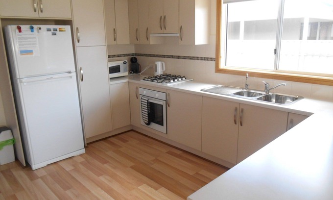 Port Vincent House | Stormbird Retreat -Walking distance to beach, Shops & Pub - Off Peak Special!