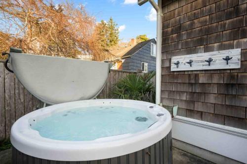 Nelscott House | Storybook Beach Cottage
