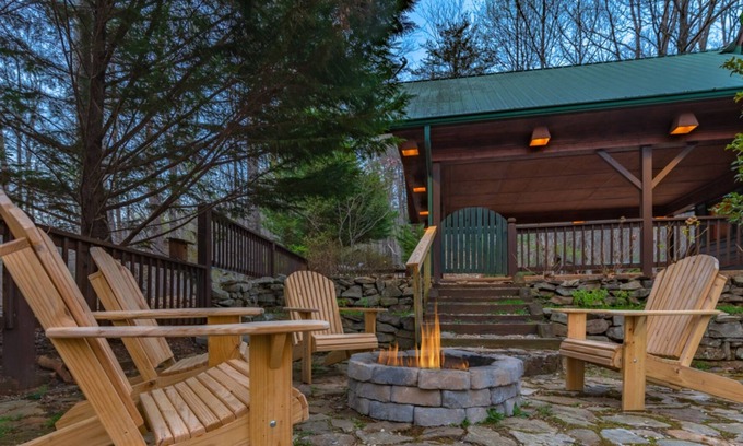 Blue Ridge Cabin | *Storytellers Cabin* Arcade~Hot Tub~Rustic~Family