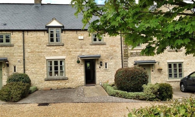 Stow-on-the-Wold Cottage | STOW COTTAGE, family friendly, with a garden in Stow-On-The-Wold