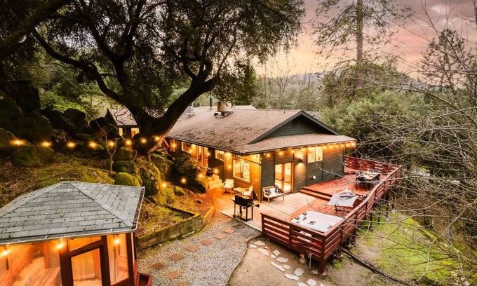 Oakhurst House | Stream House Oakhurst