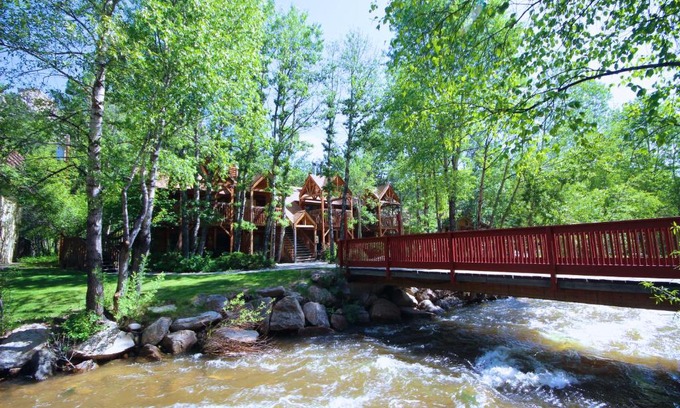 Estes Park Hotel | Streamside on Fall River
